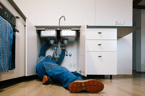 Professional Leak Detection technician working in Aurora, IN
